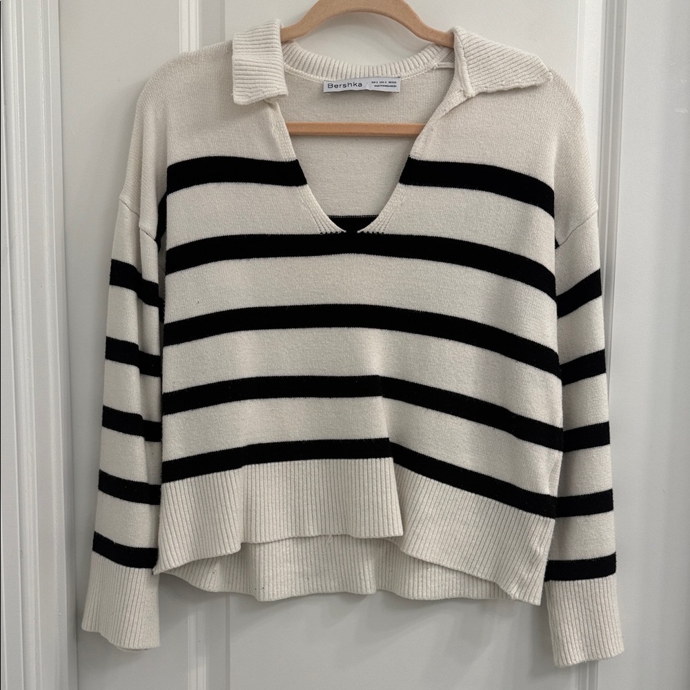 Bershka Black and Cream Striped V-Neck Sweater